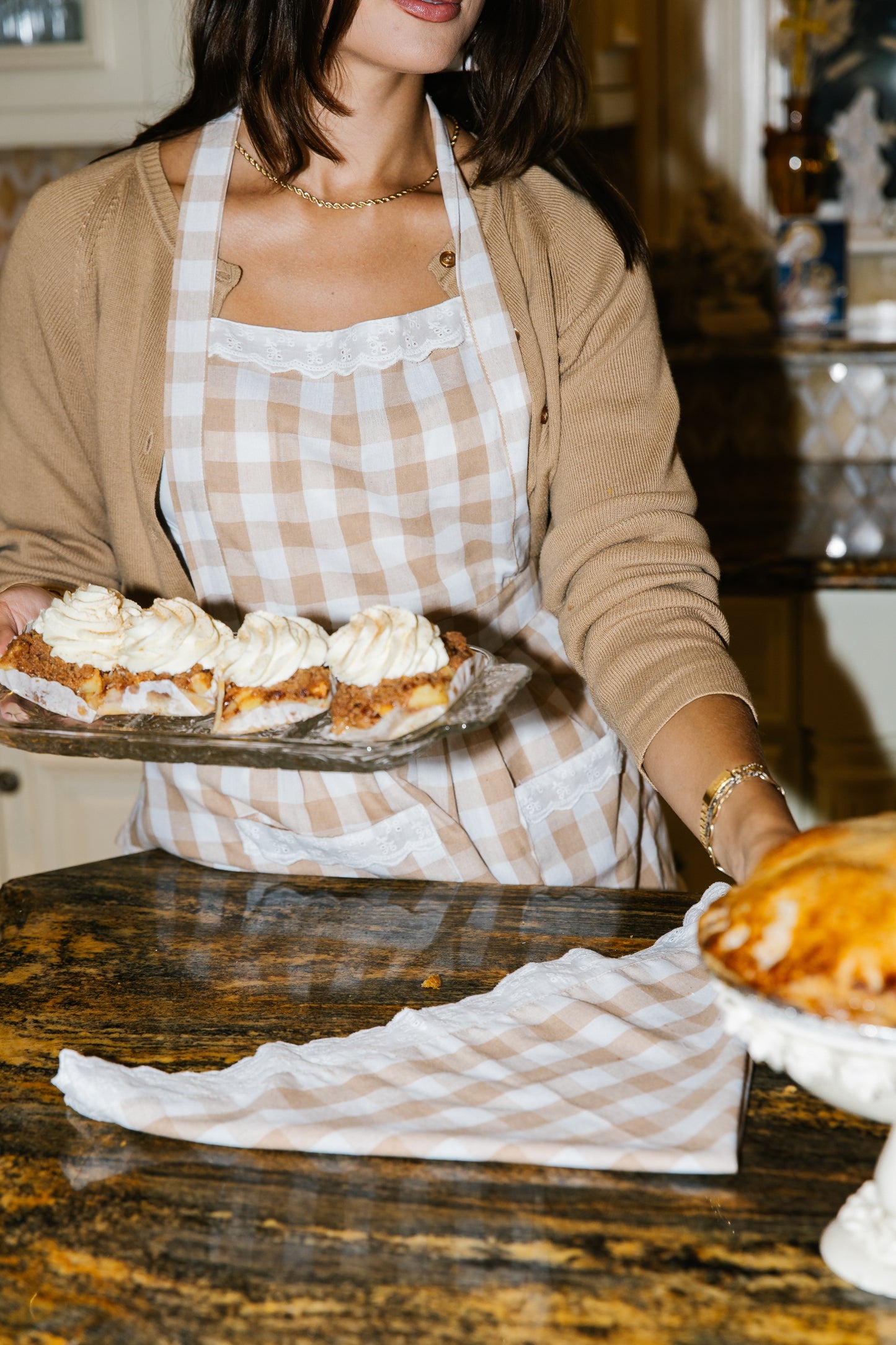 Cinnamon Roll Gingham Apron Set